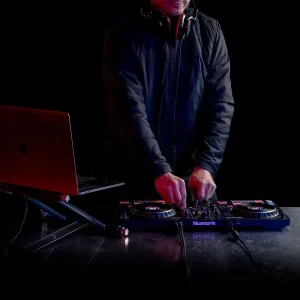 DJ контролер NUMARK MIXTRACK PLATINUM FX
